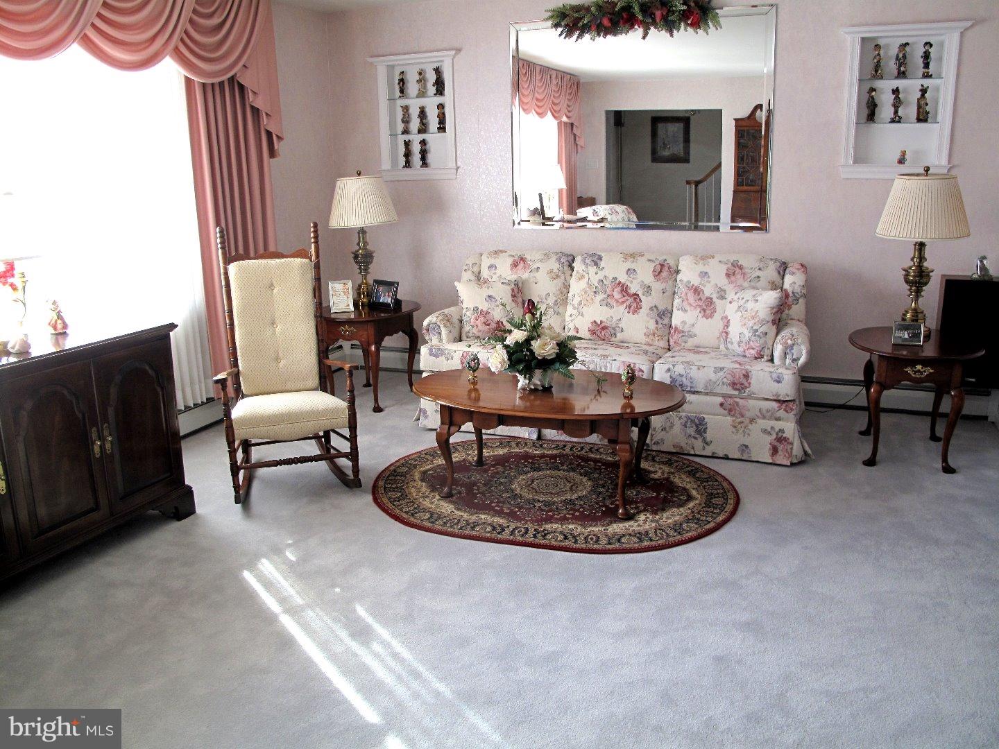 530 Parmentier Road Warminster, PA 18974 - Photo 3 of 24 Living Room