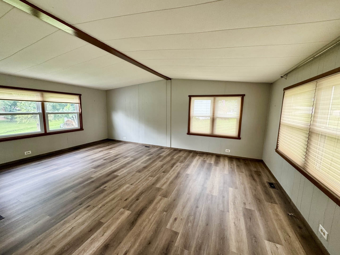 604 Edgington Street Reynolds, IL 61279 - Photo 4 of 18 Gallery Image 4