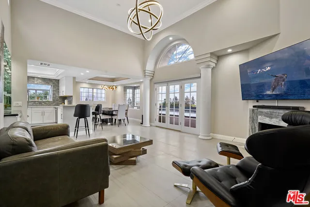 $5,600 | 10627 Ashton Avenue, Unit 302, Los Angeles, CA 90024