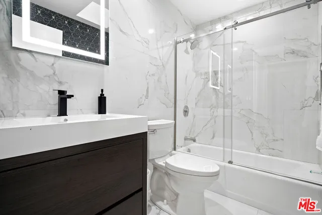 $5,600 | 10627 Ashton Avenue, Unit 302, Los Angeles, CA 90024