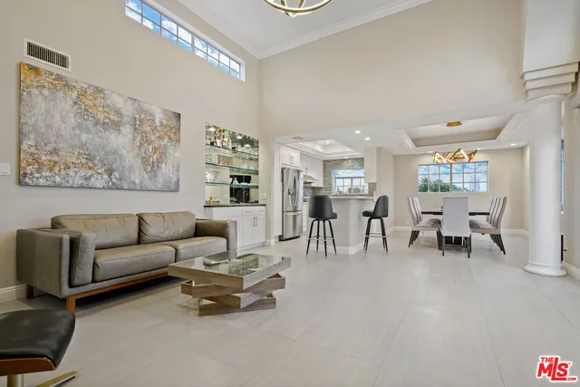 $5,600 | 10627 Ashton Avenue, Unit 302, Los Angeles, CA 90024