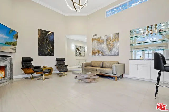 $5,600 | 10627 Ashton Avenue, Unit 302, Los Angeles, CA 90024