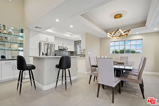 $5,600 | 10627 Ashton Avenue, Unit 302, Los Angeles, CA 90024