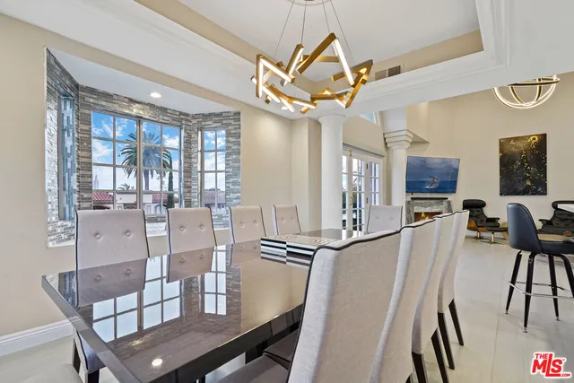 $5,600 | 10627 Ashton Avenue, Unit 302, Los Angeles, CA 90024