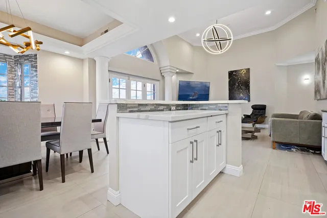 $5,600 | 10627 Ashton Avenue, Unit 302, Los Angeles, CA 90024