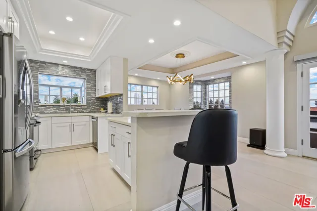 $5,600 | 10627 Ashton Avenue, Unit 302, Los Angeles, CA 90024