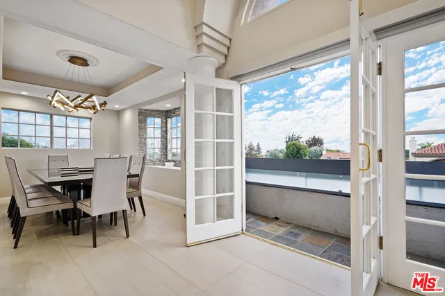 $5,600 | 10627 Ashton Avenue, Unit 302, Los Angeles, CA 90024