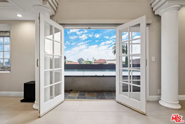 $5,600 | 10627 Ashton Avenue, Unit 302, Los Angeles, CA 90024