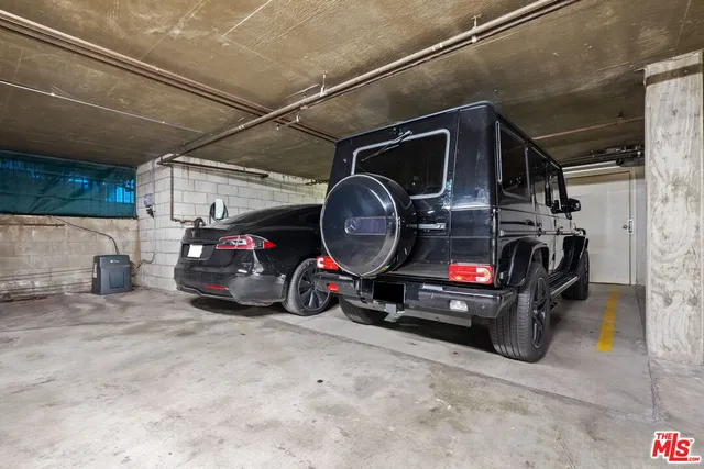 $5,600 | 10627 Ashton Avenue, Unit 302, Los Angeles, CA 90024