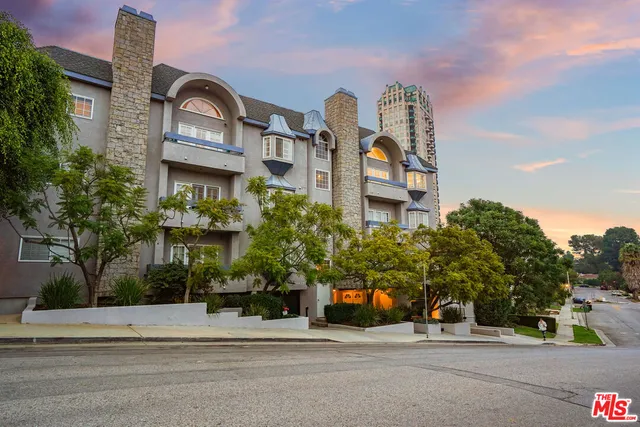 $5,600 | 10627 Ashton Avenue, Unit 302, Los Angeles, CA 90024