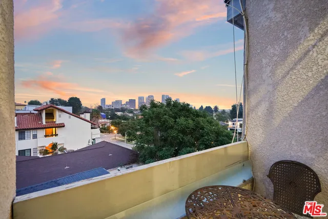 $5,600 | 10627 Ashton Avenue, Unit 302, Los Angeles, CA 90024