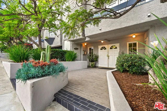 $5,600 | 10627 Ashton Avenue, Unit 302, Los Angeles, CA 90024