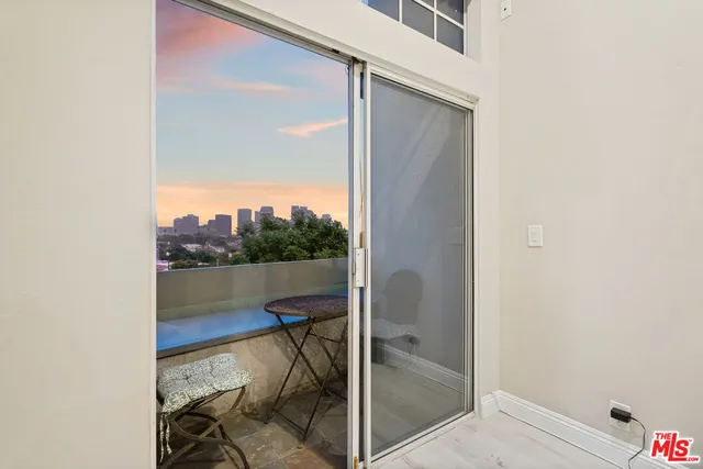 $5,600 | 10627 Ashton Avenue, Unit 302, Los Angeles, CA 90024