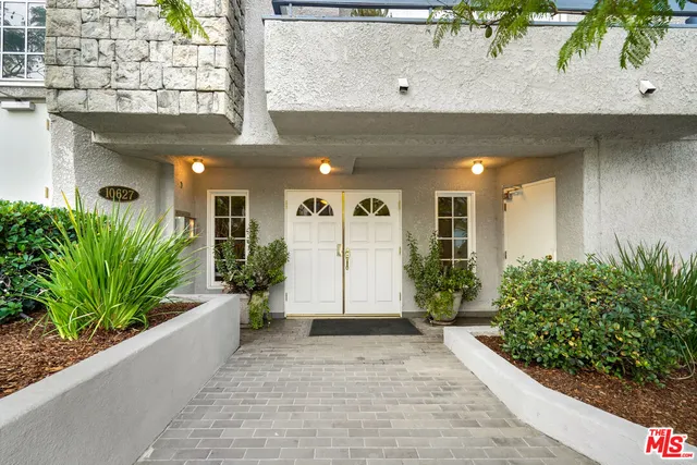 $5,600 | 10627 Ashton Avenue, Unit 302, Los Angeles, CA 90024