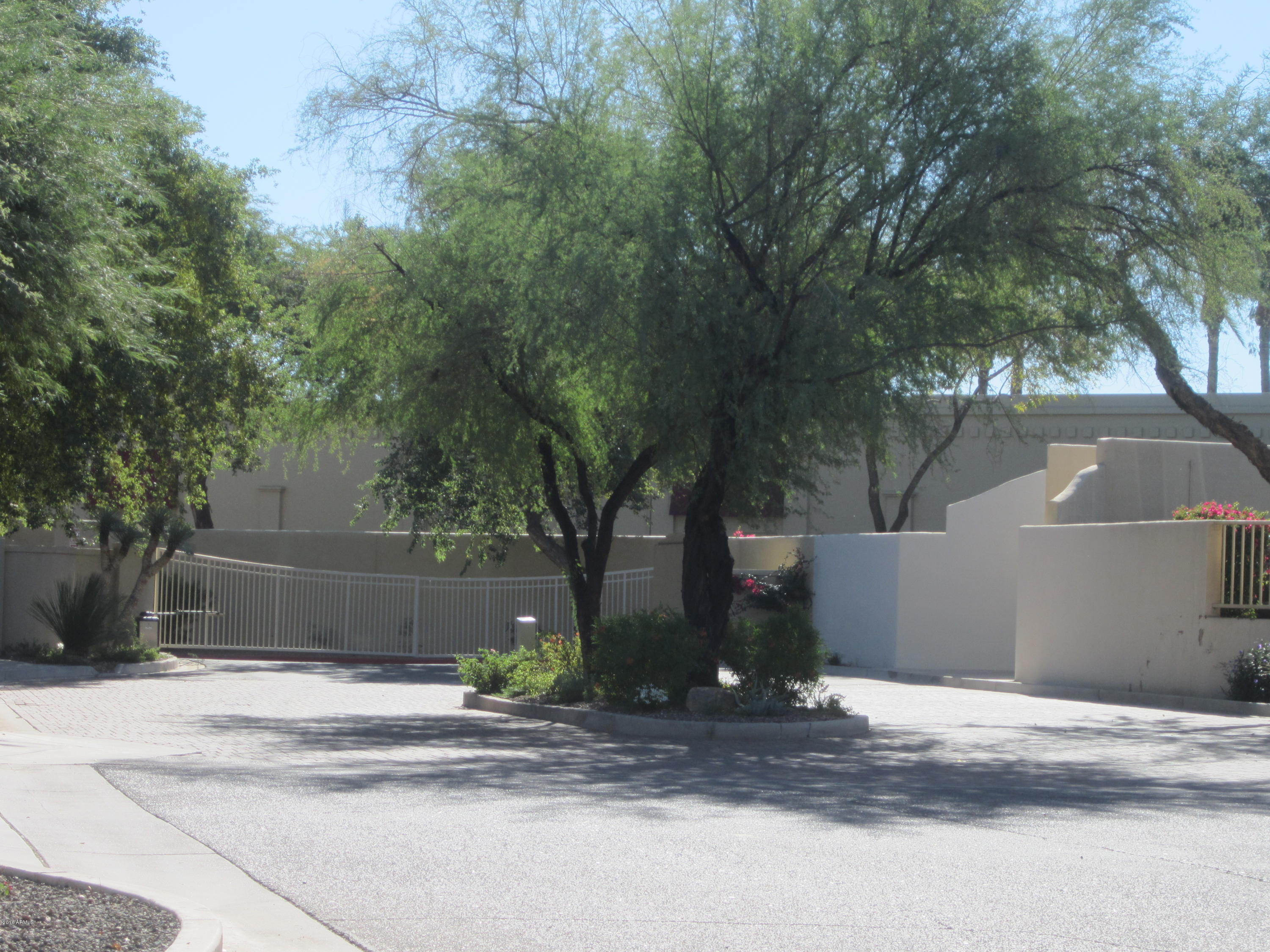 7027 North Scottsdale Road, Unit 131 Paradise Valley, AZ 85253 - Photo 4 of 30 Traviata Gated Entry