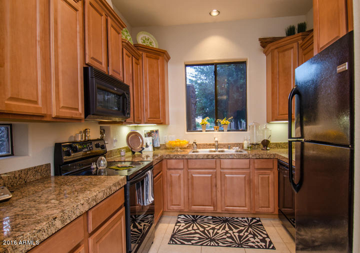 7027 North Scottsdale Road, Unit 131 Paradise Valley, AZ 85253 - Photo 8 of 30 Kitchen with Tenant's items