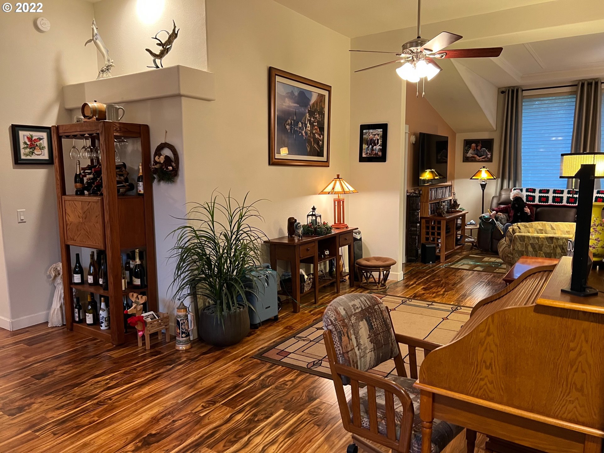 931 30th Way Florence, OR 97439 - Photo 10 of 23 a view of a livingroom with furniture and a livingroom