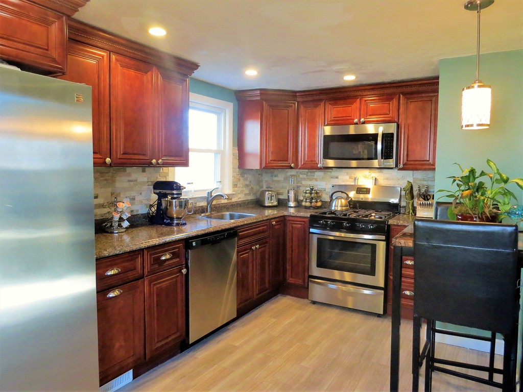76 Brae Road Weymouth, MA 02191 - Photo 2 of 15