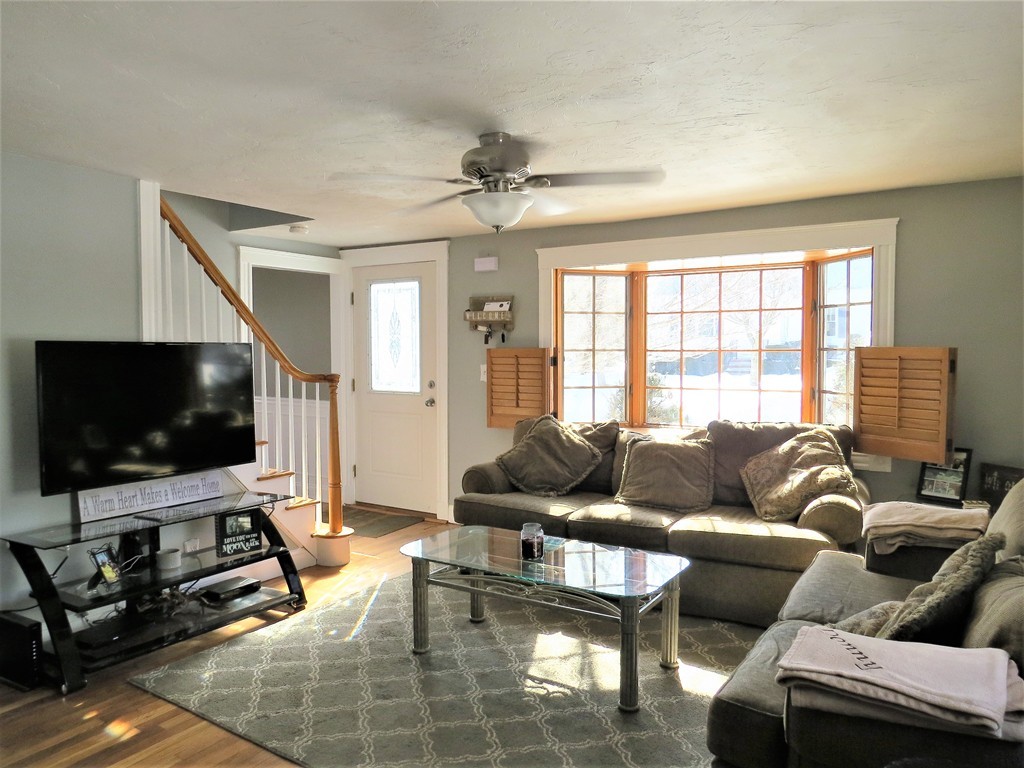 76 Brae Road Weymouth, MA 02191 - Photo 4 of 15