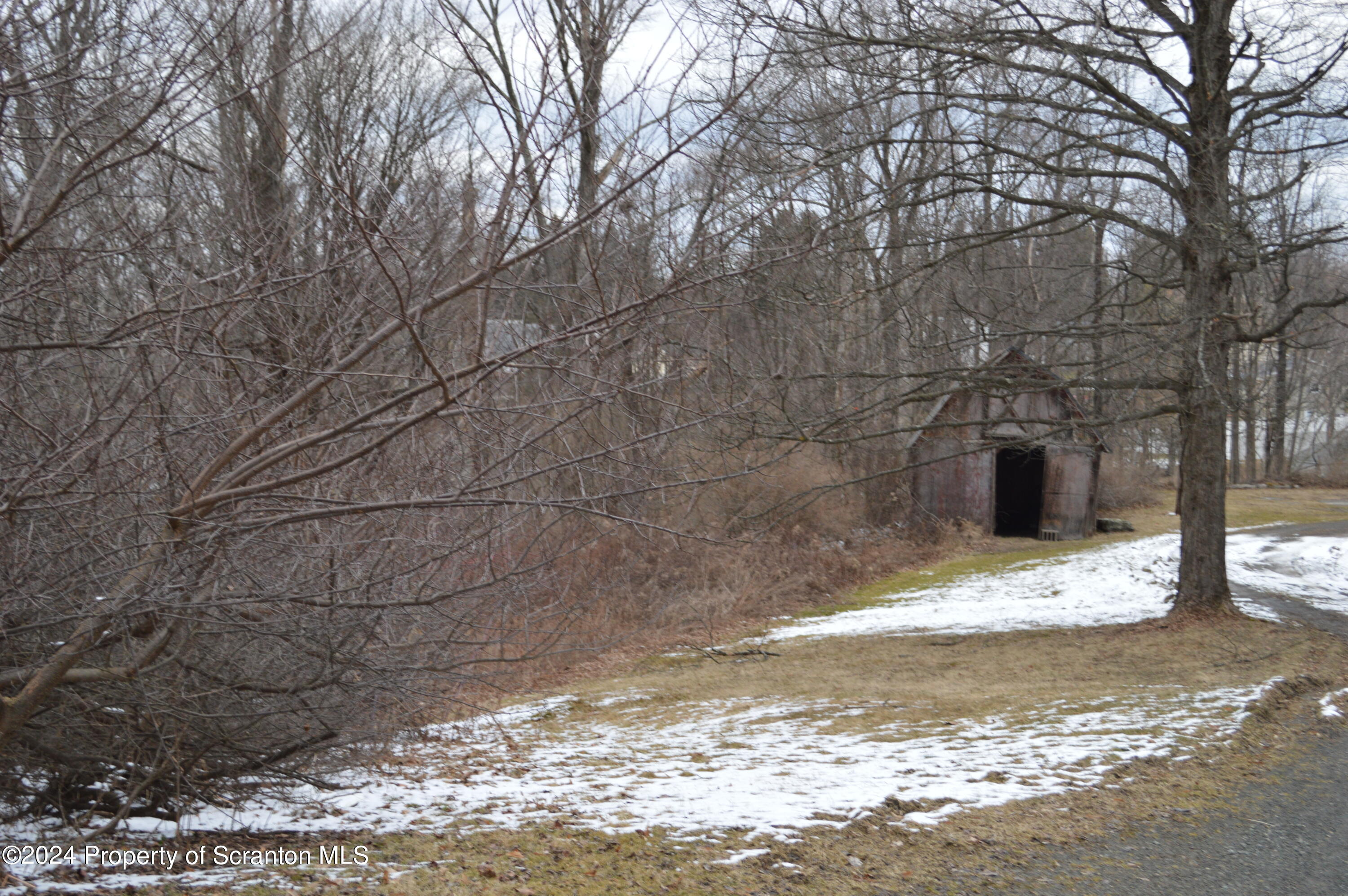 667 Griffin Pond Road Clarks Summit, PA 18411 - Photo 4 of 10 Gallery Image 4