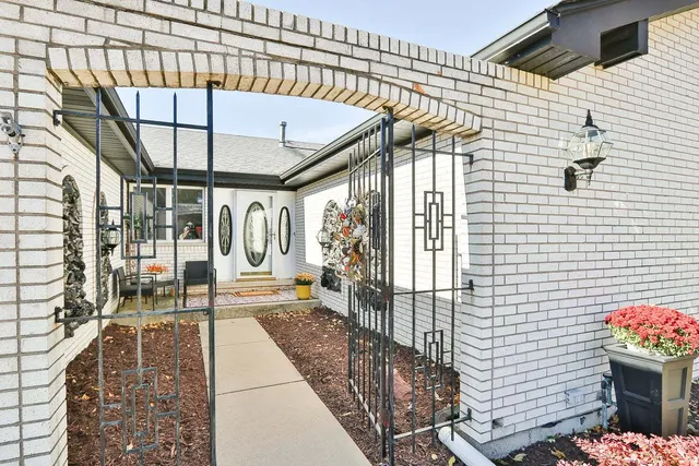 $570,000 | 1114 Beachcomber Drive, Schaumburg, IL 60193