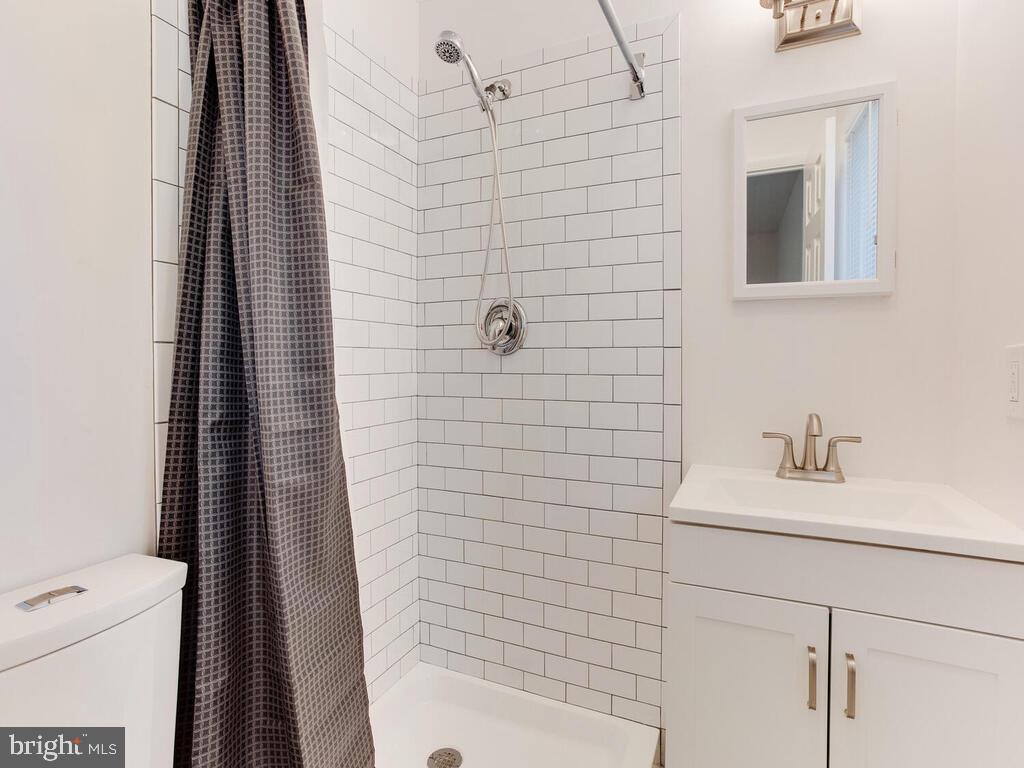 3022 Tarpon Road Riva, MD 21140 - Photo 16 of 35 En-Suite Owner Bath
