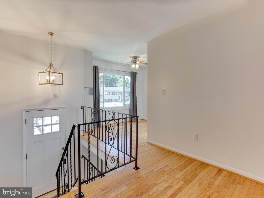3022 Tarpon Road Riva, MD 21140 - Photo 10 of 35 Interior Upper-Level