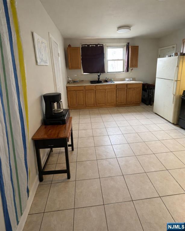 255 Franklin Street Elizabeth, NJ 07206 - Photo 21 of 34 a living room with a couch and a stove top oven