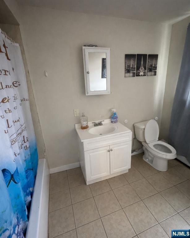 255 Franklin Street Elizabeth, NJ 07206 - Photo 8 of 34 a bathroom with a sink toilet and mirror