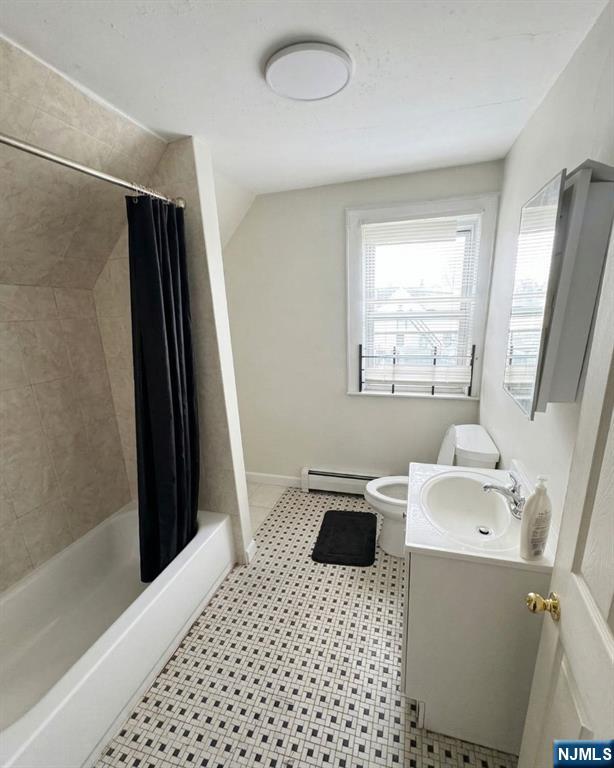 255 Franklin Street Elizabeth, NJ 07206 - Photo 10 of 34 a bathroom with a sink a toilet and shower