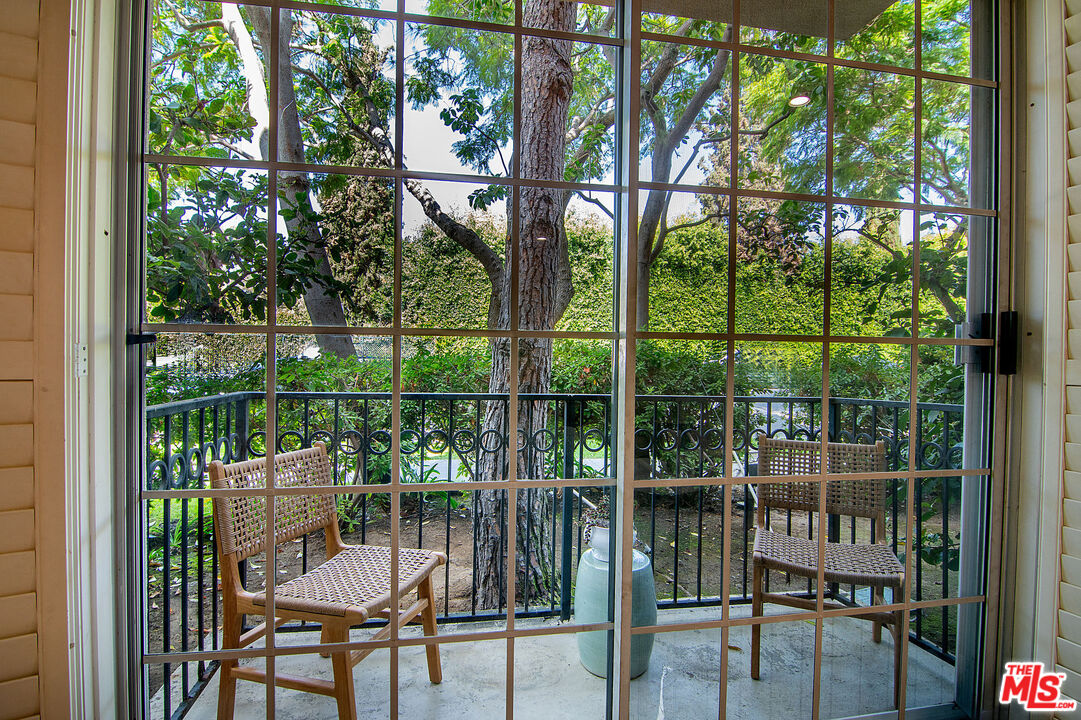 458 North Oakhurst Drive, Unit 102 Beverly Hills, CA 90210 - Photo 11 of 36