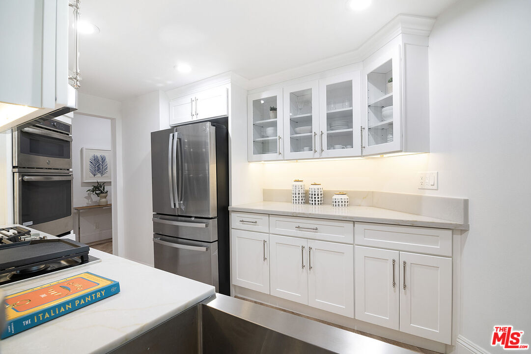 458 North Oakhurst Drive, Unit 102 Beverly Hills, CA 90210 - Photo 12 of 36