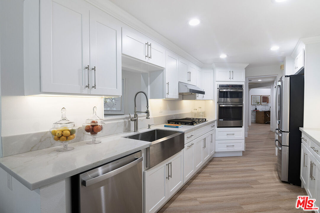 458 North Oakhurst Drive, Unit 102 Beverly Hills, CA 90210 - Photo 13 of 36