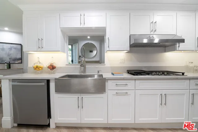 $1,300,000 | 458 North Oakhurst Drive, Unit 102, Beverly Hills, CA 90210