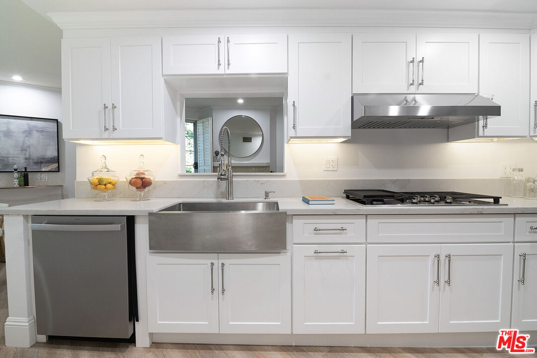 458 North Oakhurst Drive, Unit 102 Beverly Hills, CA 90210 - Photo 14 of 36