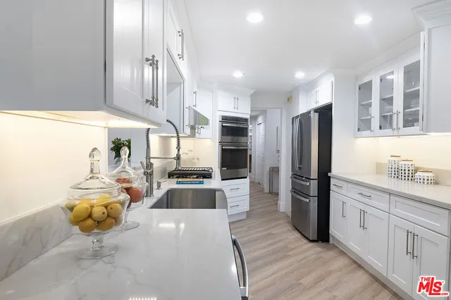 $1,300,000 | 458 North Oakhurst Drive, Unit 102, Beverly Hills, CA 90210