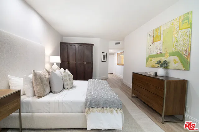 $1,300,000 | 458 North Oakhurst Drive, Unit 102, Beverly Hills, CA 90210