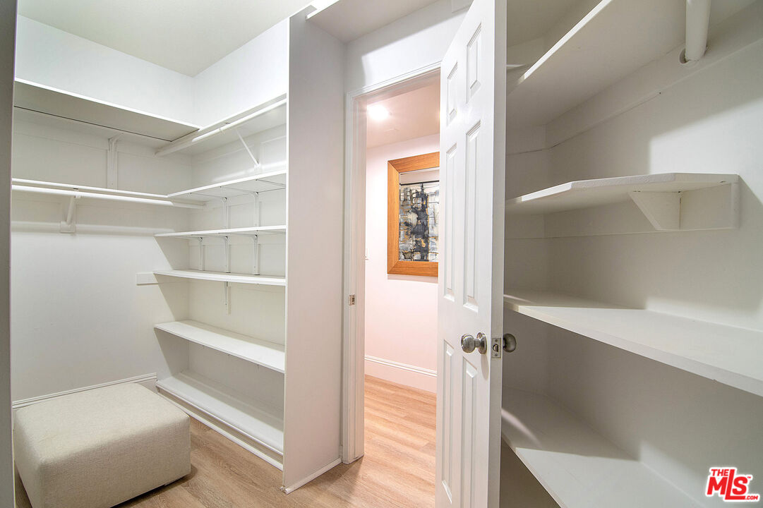 458 North Oakhurst Drive, Unit 102 Beverly Hills, CA 90210 - Photo 23 of 36