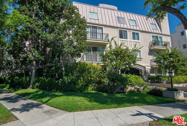 $1,300,000 | 458 North Oakhurst Drive, Unit 102, Beverly Hills, CA 90210