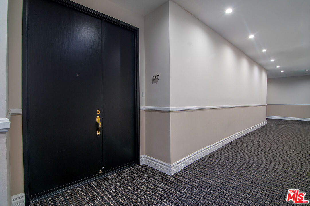 458 North Oakhurst Drive, Unit 102 Beverly Hills, CA 90210 - Photo 3 of 36