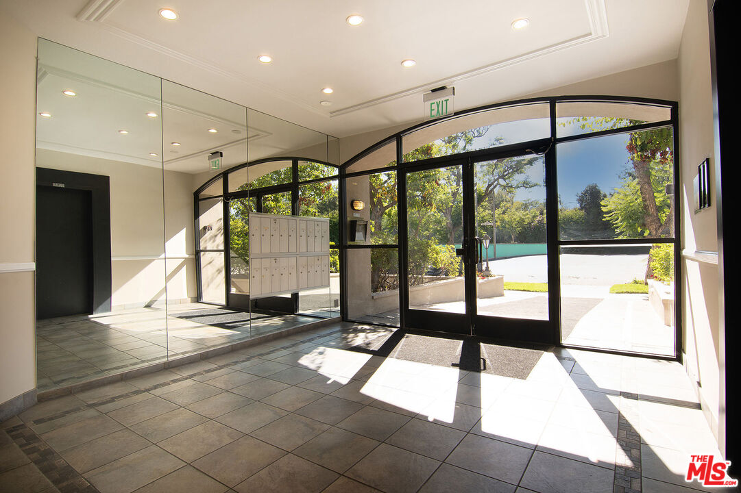 458 North Oakhurst Drive, Unit 102 Beverly Hills, CA 90210 - Photo 34 of 36