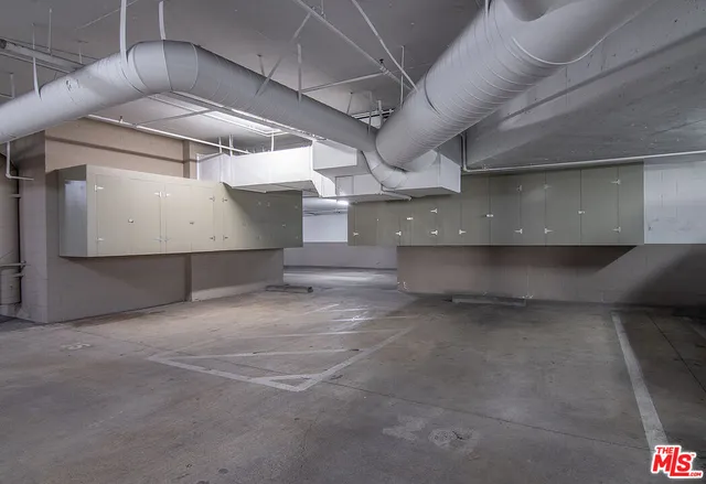 $1,300,000 | 458 North Oakhurst Drive, Unit 102, Beverly Hills, CA 90210