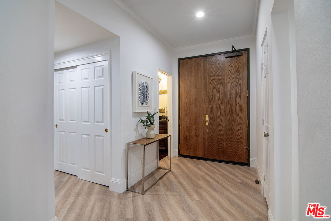 458 North Oakhurst Drive, Unit 102 Beverly Hills, CA 90210 - Photo 4 of 36