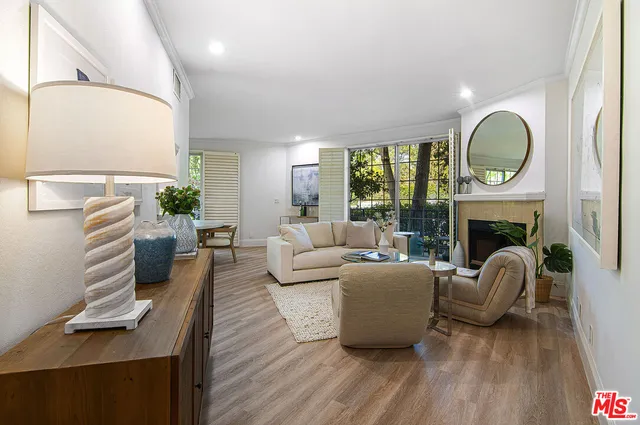 $1,300,000 | 458 North Oakhurst Drive, Unit 102, Beverly Hills, CA 90210