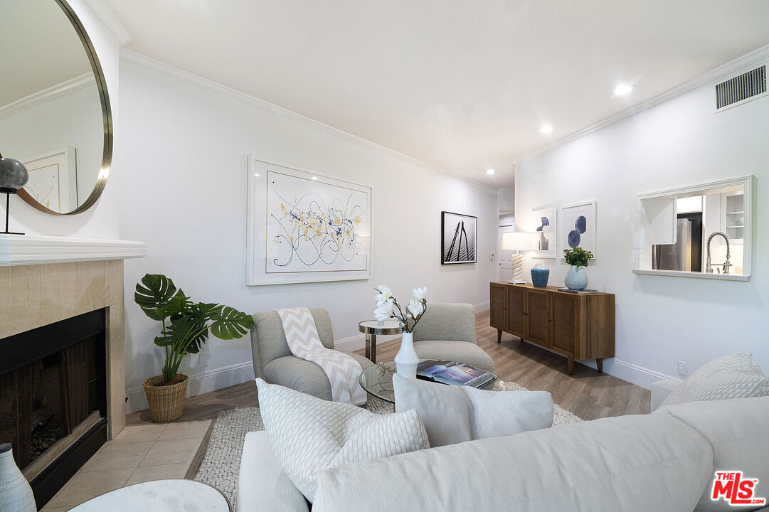 458 North Oakhurst Drive, Unit 102 Beverly Hills, CA 90210 - Photo 7 of 36