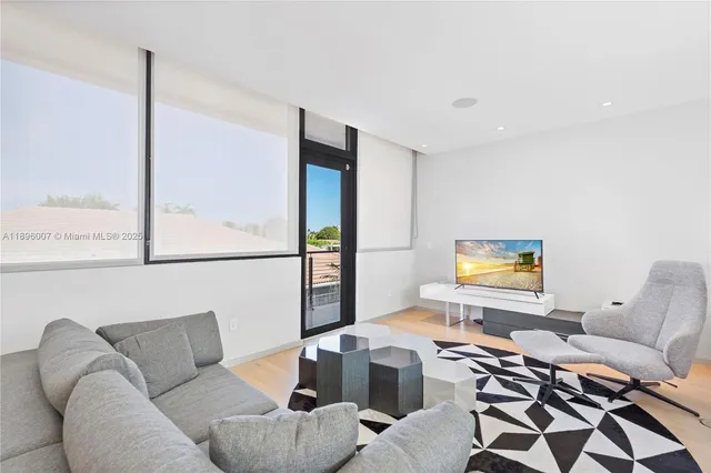 $6,900,000 | 418 Sunset Drive, Hallandale Beach, FL 33009