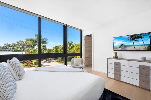 $6,900,000 | 418 Sunset Drive, Hallandale Beach, FL 33009