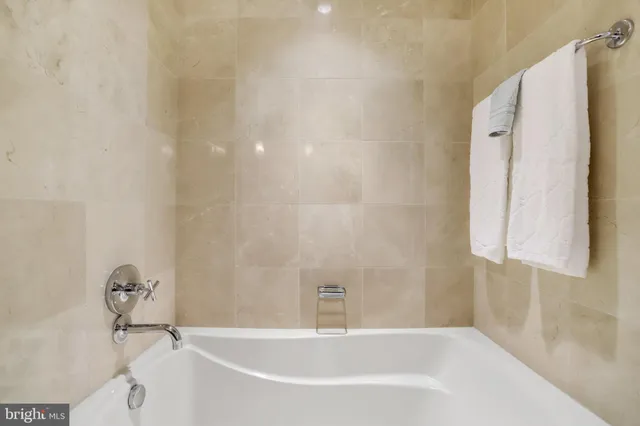 $5,250 | 1111 19th Street North, Unit 2007, Arlington, VA 22209