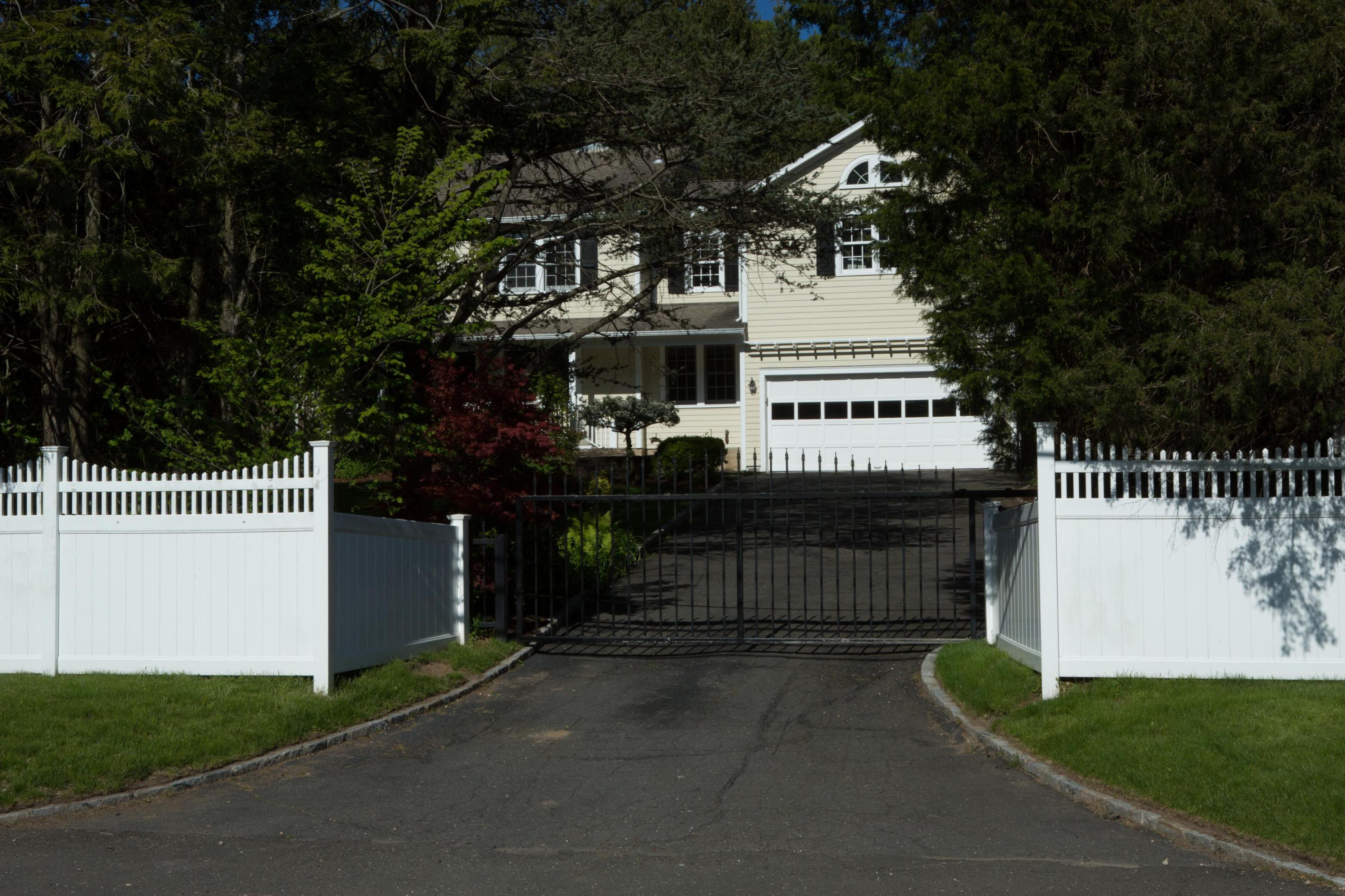 466 Mansfield Avenue Darien, CT 06820 - Photo 5 of 46 a sign on the side of a building