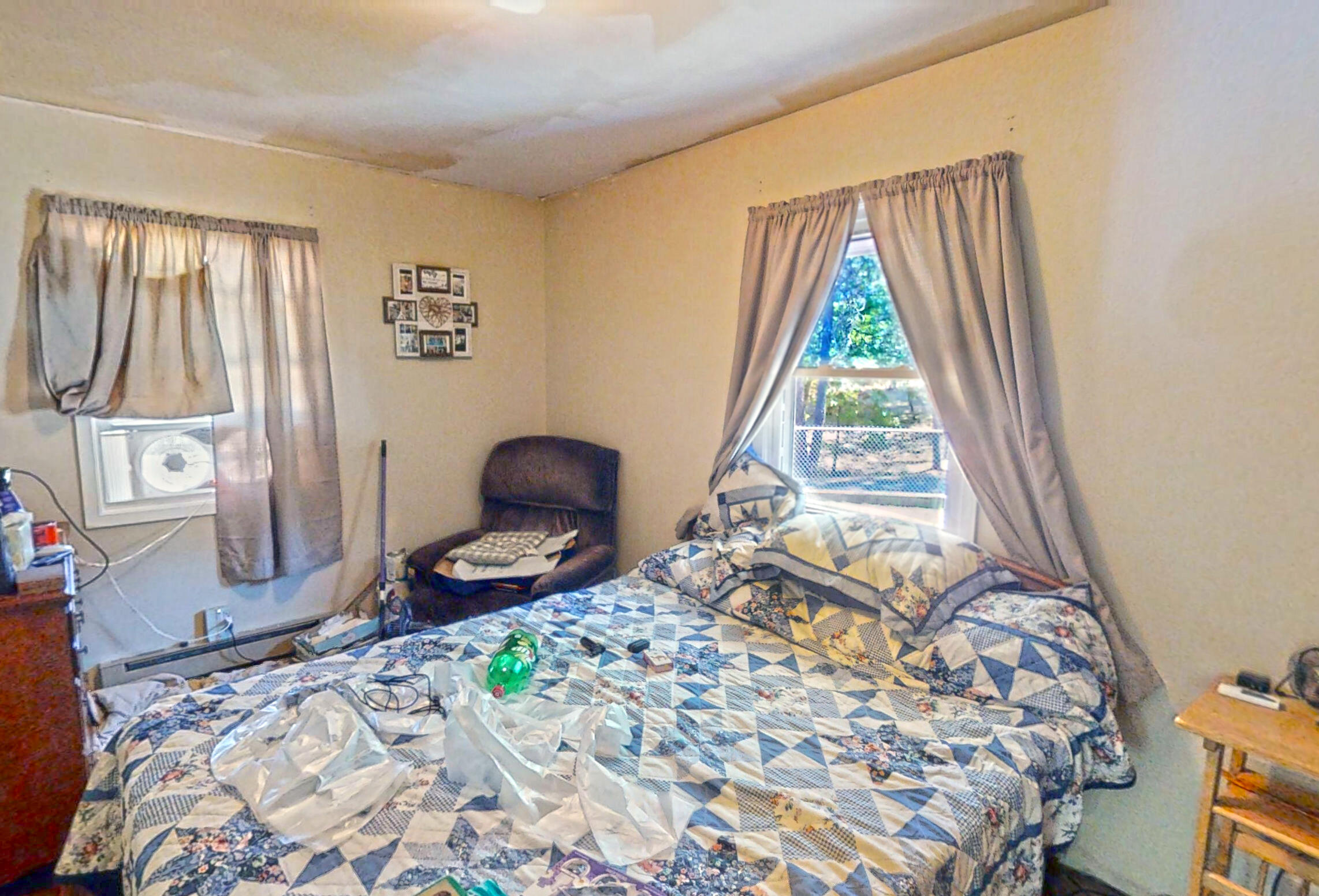 635 Robertson Bridge Road Grants Pass, OR 97526 - Photo 23 of 31 a bedroom with a bed and a window